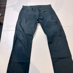 Oakley pants black size waist 34 x 30 height excellent condition